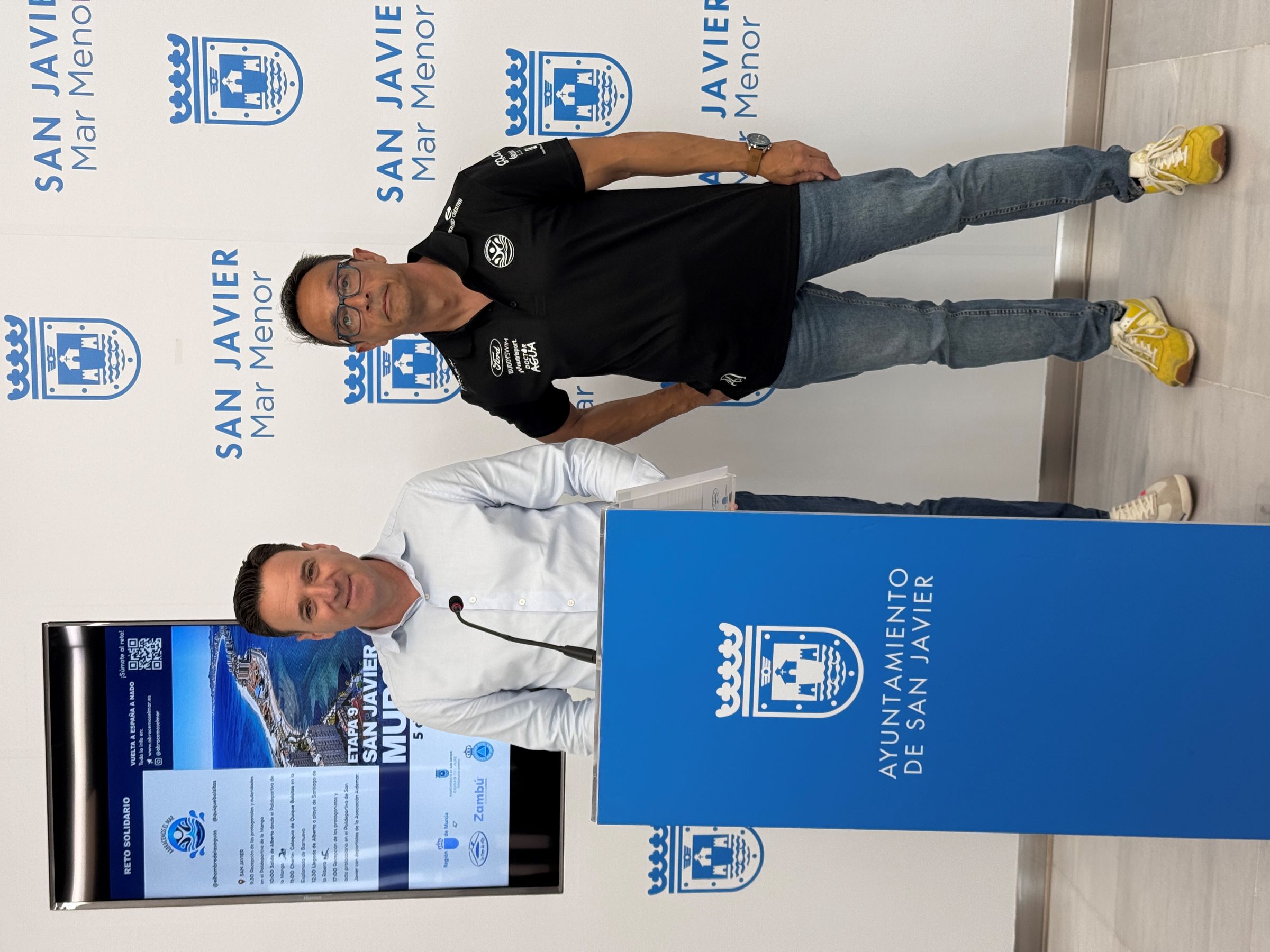 El nadador Alberto Lorente llega a San Javier con su reto 